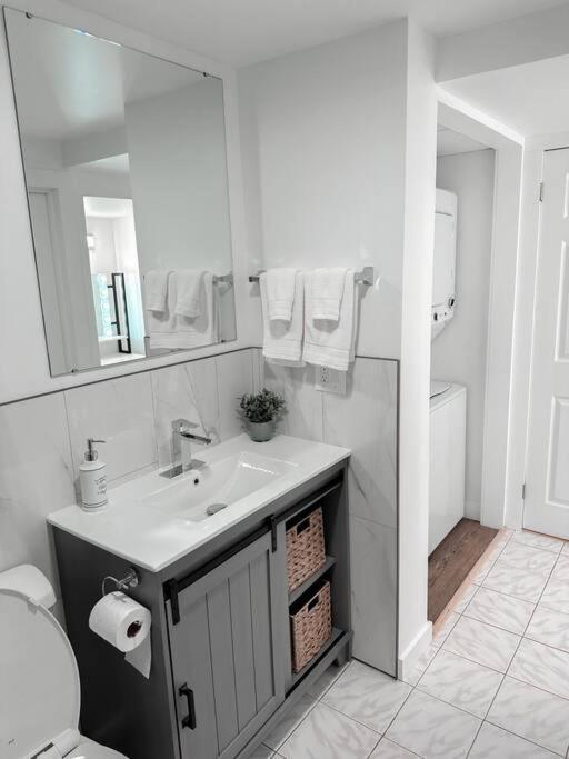 The Victoria Suite In Elora- King Bed Ngoại thất bức ảnh